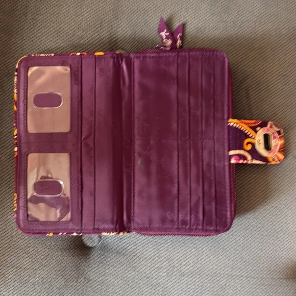 Vera Bradley Turn Lock Wallet‎ - Picture 6 of 7